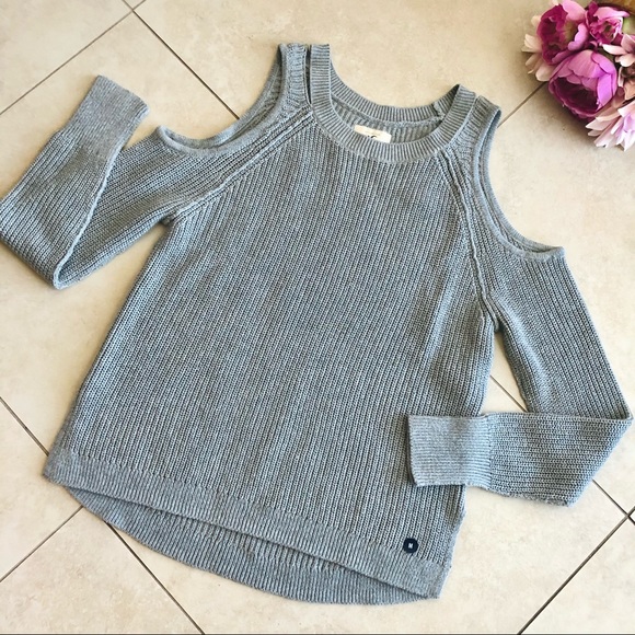 *NEW* Hollister Cold Shoulder Gray Sweater Medium - Picture 4 of 8